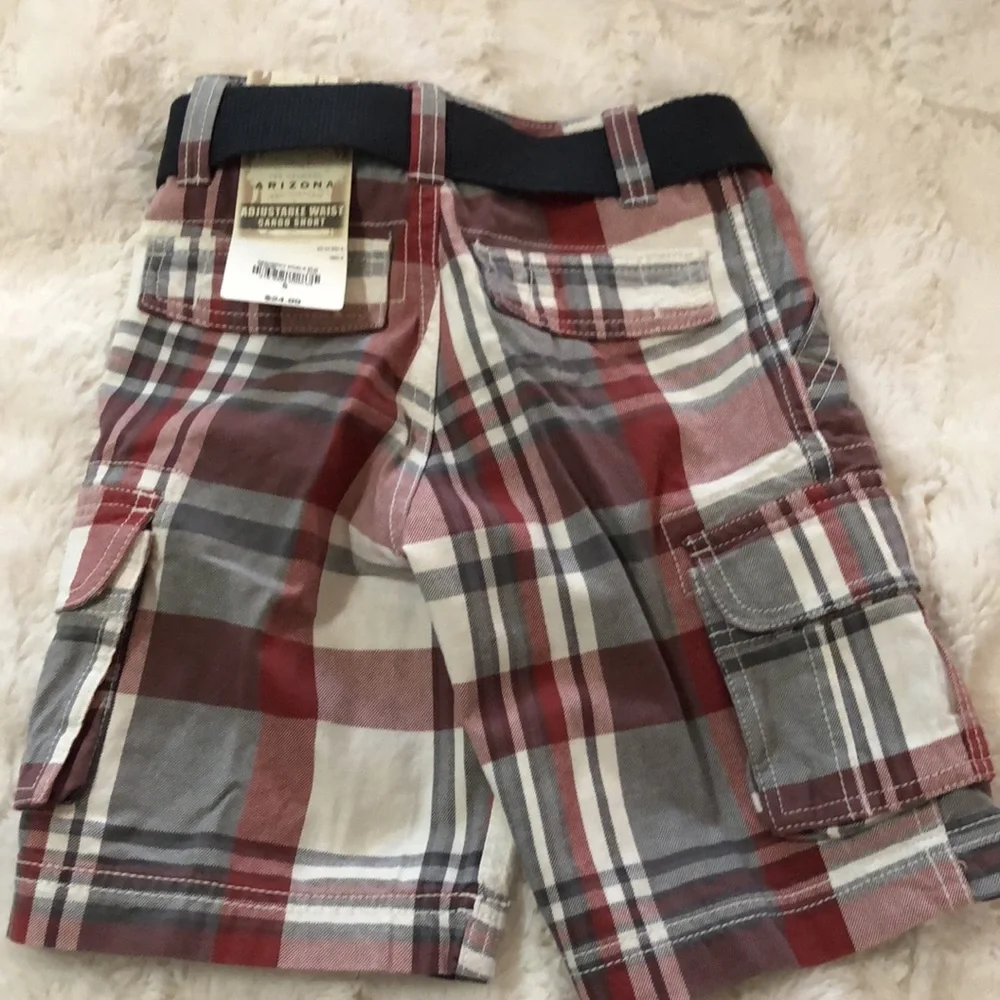 Arizona youth adjustable waist cargo shorts, NWT.  Size 5.